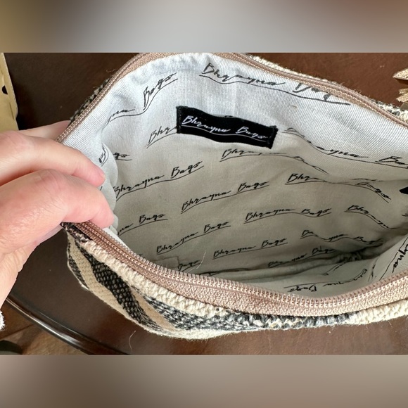 NWT Genuine Leather Zip clutch - Picture 4 of 5